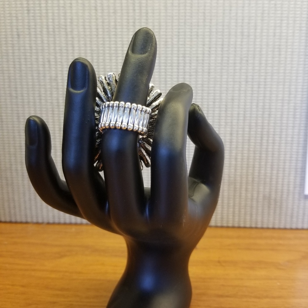 Ring - Picture 3 of 3